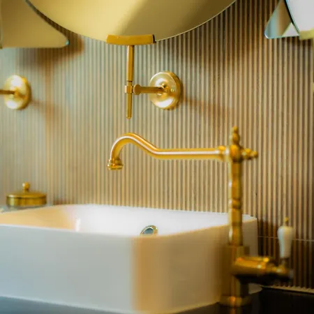 Grand Place Hotel