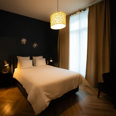 Grand Place Hotel