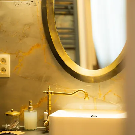 Grand Place Hotel