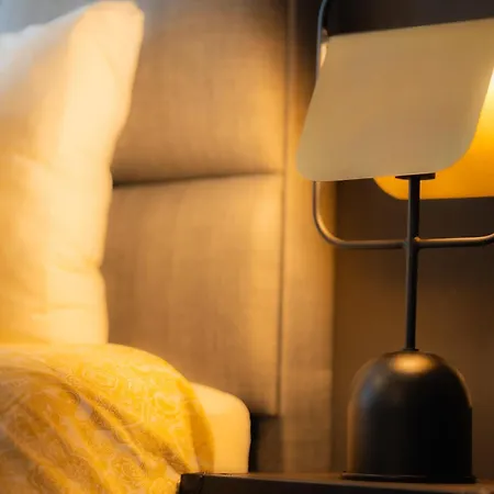 Grand Place فندق مونس