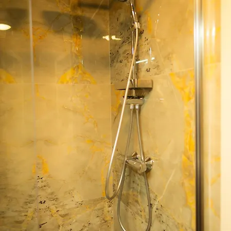 Grand Place فندق 3*