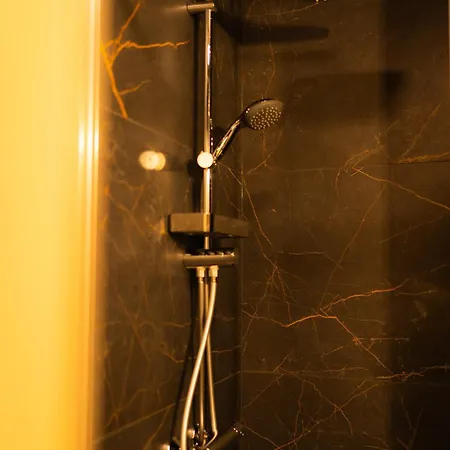 Grand Place فندق 3*