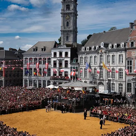 Hotel Grand Place 3*